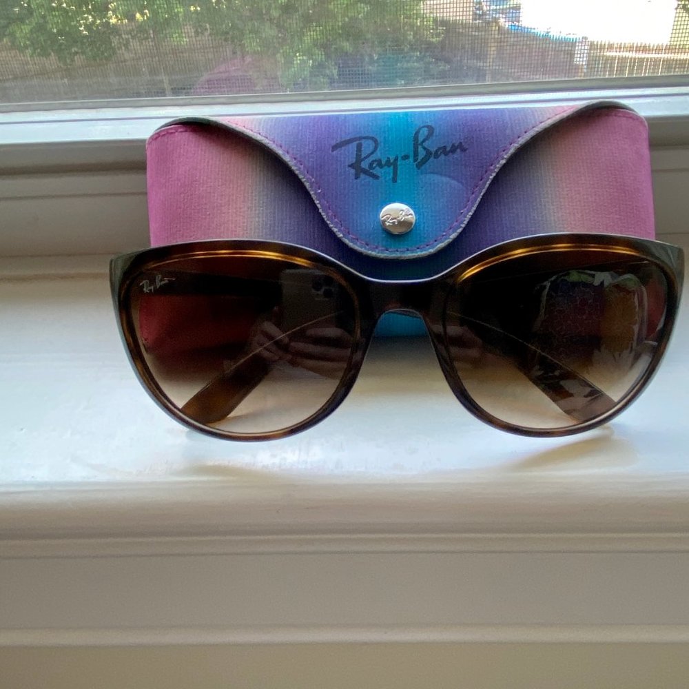 Ray-Ban RB4167 Emma Sunglasses in Tortoise